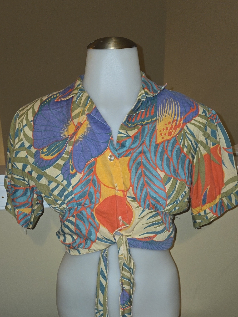 Vintage Tie-Front Floral Crop Top in Multicolor
